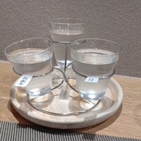輪久 - ◆『日本酒利き酒三種のみくらべ』(1300えん～)
                      (お値段不明)
                      
                      右❀『日日(にちにち)』(京都)
                      中❀『萩の鶴(はぎのつる)』(宮城)
                      左❀『飛露喜(ひろき)』(福島)
                      
                      