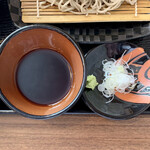Juuwari Soba Kamoryouri Naraya - まぐろねぎとろ丼とせいろ ¥1,300 のせいろの薬味、つゆ