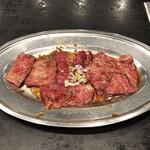 牛王 - カルビ950円。見ためがイイ感じ！