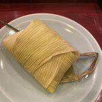 寿し処 春道 - とうきびの皮に包んで