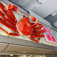 かに道楽 銀座八丁目店 - 1階のかにの看板は迫力があります。