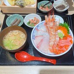 旨い海鮮と揚げたて天ぷら ニューツルマツ - 目利きの魚屋 箱盛り丼　1,408円