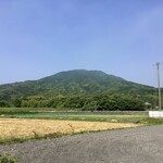 はれるや - 【店周辺の景色】糸島のシンボル、可也山(標高約365m)もよく見えます。
