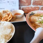 らーめん 紫龍 - 2022年7月　角度を変えて