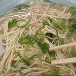 一楽ラーメン - 替玉にも多くのネギが♪ \(^ω^\ )