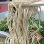 一楽ラーメン - 好みの麺です。リフトするっす♪