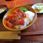Shokudou Endou - まぐろ丼￥700（お味噌汁、お漬もの付き）