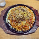 マルブン - 焼きチーズ鉄板ナポリタン(大盛り) 1430円