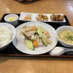 中華食堂和田 - 海老と鶏肉の塩旨味煮セット900円