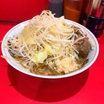 ラーメン二郎 - 中　700円　にんにくやさいあぶら