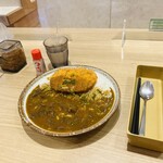 CoCo壱番屋 - 料理写真:牛すじ煮込みカレー+ロースカツ+ライス400グラム