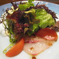 RESTAURANT chihiro  - サラダ：マリネにした黒鯛と野菜（葉物を少し寄せてから撮影）