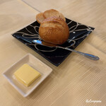 プチレストラン ブーケ・ド・フランス - バゲット･バタールとブール