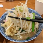 トナリ - バシッと炒め煮されたお野菜