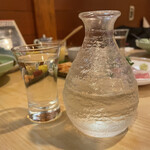 小料理 椿 - 秋田のまんさくの花。常温2合、冷2合