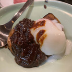 小料理 椿 - ナス田楽、牛肉温玉乗せ