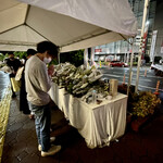 Ki Zu Na - 安倍元総理大臣が暴漢に襲われ亡くなった奈良大和西大寺駅ロータリーに設けられた献花台