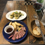 パシオン・エ・ナチュール 新大阪駅店 - パシオンの牛サーロインステーキ&ポテト、兵庫県産ハモのフリットバジルソース