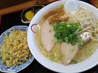 Iki - ラーメン＋ミニチャーハン　¥850