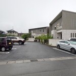 チャビーカフェデセール - 店舗外観と駐車場