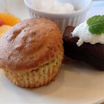 チャビーカフェデセール - 紅茶マフィンとショコラケーキ