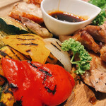 グローバルキュイジーヌ GAZEBO TOKYO - 【肉料理】
            ・希少部位やわらか牛ハラミ
            ・若鶏のグリルローストポークグリル
            ・厳選牛の自家製ローストビーフ
            ・グリル野菜の盛り合わせ