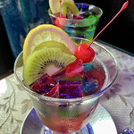 喫茶 ソワレ - ポンチにワインを足してはる｡
      サイダーに葡萄のコクがアドインされ
      味はこちらの方は僕の好み｡