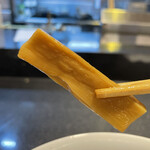 Japanese Soba Noodles 蔦 - チャーシューの下に隠れた太メンマ