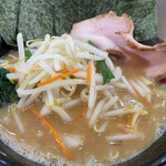 ラーメン 杉田家 - ラーメン並　麺少なめ　野菜盛り