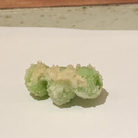 天ぷら 元吉 - 二週間ほどしか出せないという、新銀杏。
                      その限られた楽しみのように、実際の味わいも、ふわっと儚く優しい甘さ。素晴らしい！