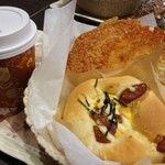 Paris Croissant - 羽根つきじゃが明太フランス\210照り焼きチキンと卵の包み焼き\170ブレンドコーヒー\200