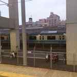 ホームからは操車場と思われる施設が奥にあるのを見ると、東十条駅からの始発列車が
          ある理由が何となく施設から理解出来ます。