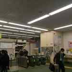 黒松本舗 草月 - 駅改札を通って外に出た後は