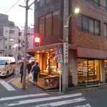 黒松本舗 草月 - 目当ての和スイーツ店の草月前に到着しました。