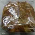 黒松本舗 草月 - 焼き色がどことなく虎の模様のように見えます。