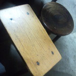 河本 - 不揃いな椅子