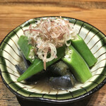 Udon Sakaba Yamafuku - 茄子の煮浸しとオクラ(480円)。良い感じに浸ってます♪