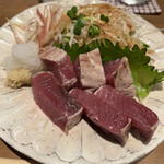 Teuchi Soba Yakko - カツオとタマネギのサラダ