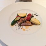 クラリタ ダ マリッティマ - 総州古白鶏の香草ロースト 夏野菜添え スパイス風味