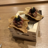 Restaurant Honjin - 飛騨牛のタルタル、朴葉味噌チップス