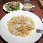 Itarian Koujimachi Maru - ① 小海老とキャベツのスパゲッティ、サラダ、スープ