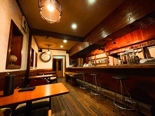 sin - The interior has a retro atmosphere.