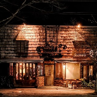 sin - Exterior at Night – Ambiance