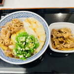 吉野家 - 11:58入店、カウンターに着席。2分弱で着丼。