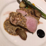 マッシュルーム - ブルターニュ産仔牛肉のポワレ マスタードソース