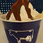 ヤスダヨーグルト CoCoLo南館店 - チョコソフトクリーム  チョコパリパリです