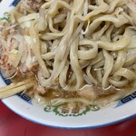 ラーメン二郎 - 「小ラーメン」（500円）の麺アップ