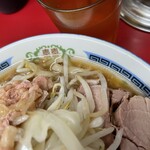 ラーメン二郎 - 「小ラーメン」（500円）のスープアップ
