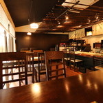 まな板の上の旬　ぽぽぽん - 入って右手　カウンターとテーブル席