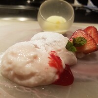 鉄板焼 ステーキ 北野坂 - イチゴのパンナコッタとゆずシャーベット